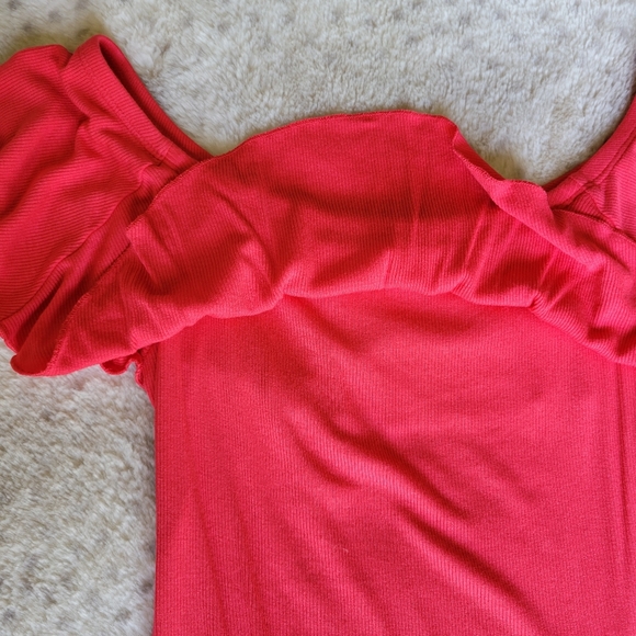 EXPRESS Red ruffle off the shoulder bodysuit - Picture 9 of 11